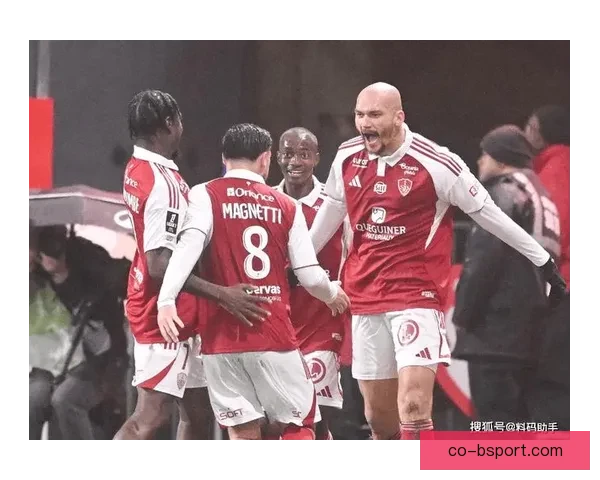 布雷斯特奇迹背后掌舵人埃里克罗伊战术魄力与凝聚力赢得满堂喝彩