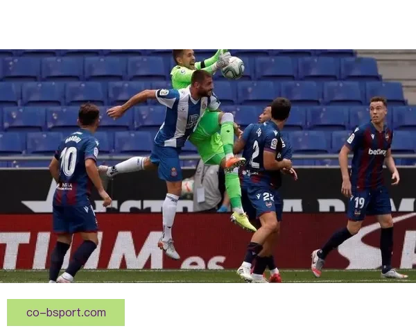 戴维洛佩斯客串中卫表现亮眼帮助球队稳固防线赢得关键胜利